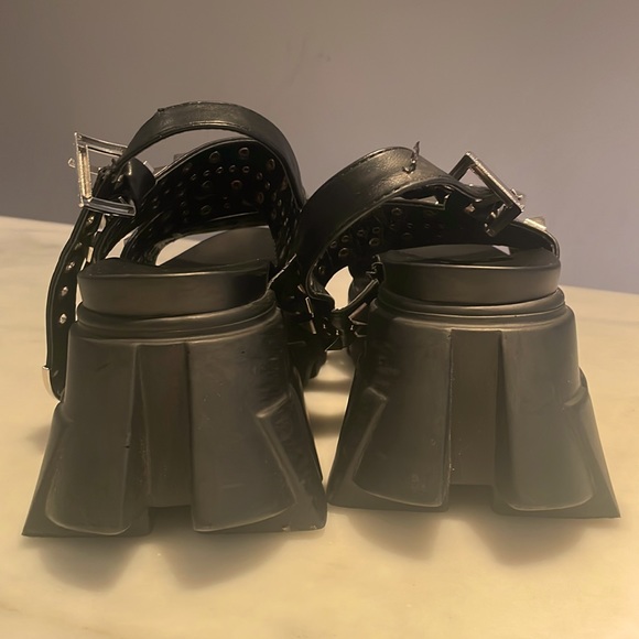 Insane black chunky edgy studded platform sandals size 8. Y2K Balenciaga grunge - Picture 4 of 4